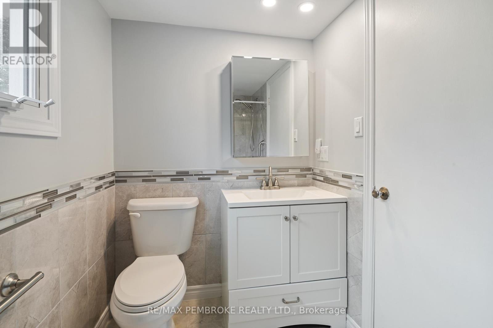 624 HAMILTON STREET W - 25