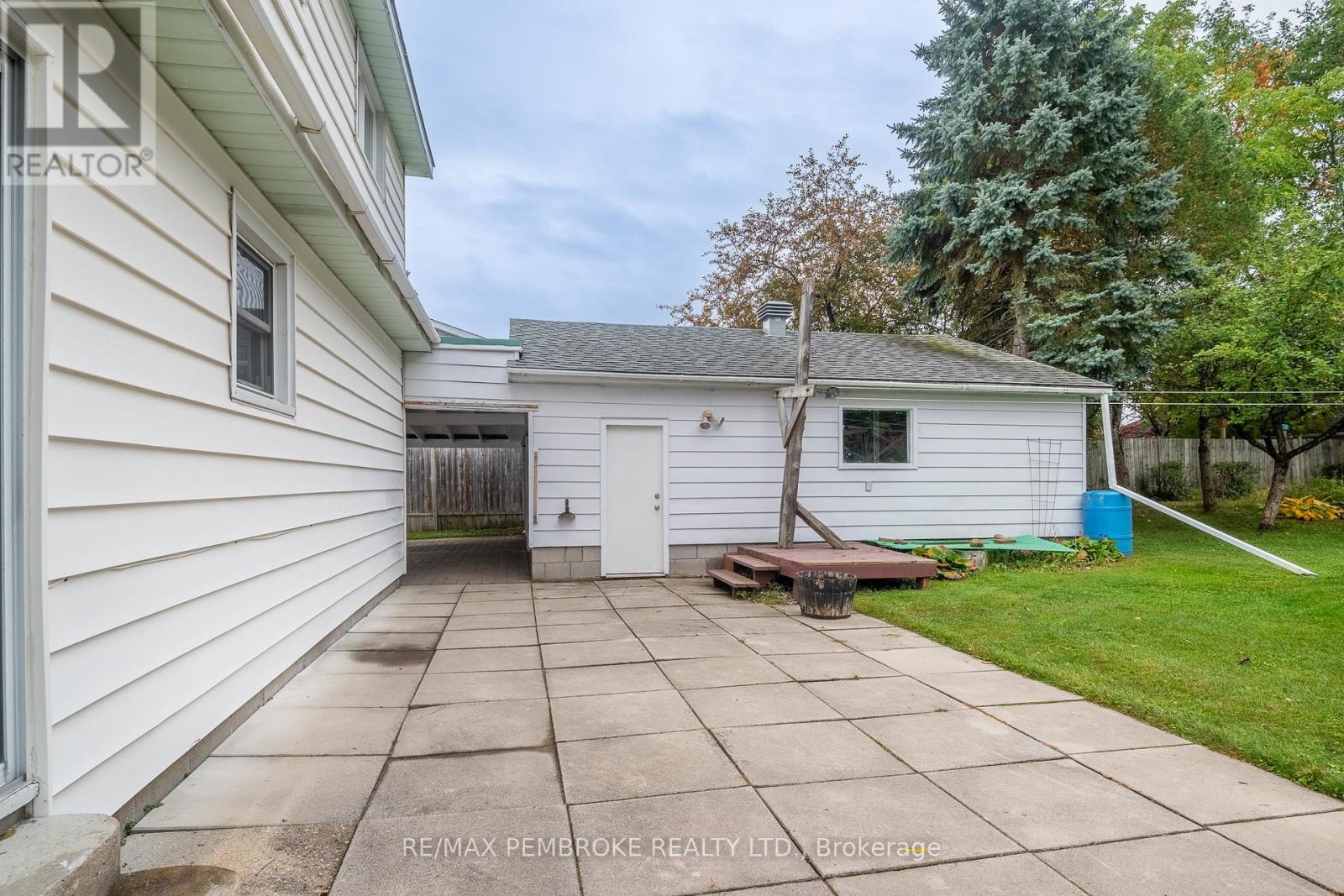 624 HAMILTON STREET W - 35