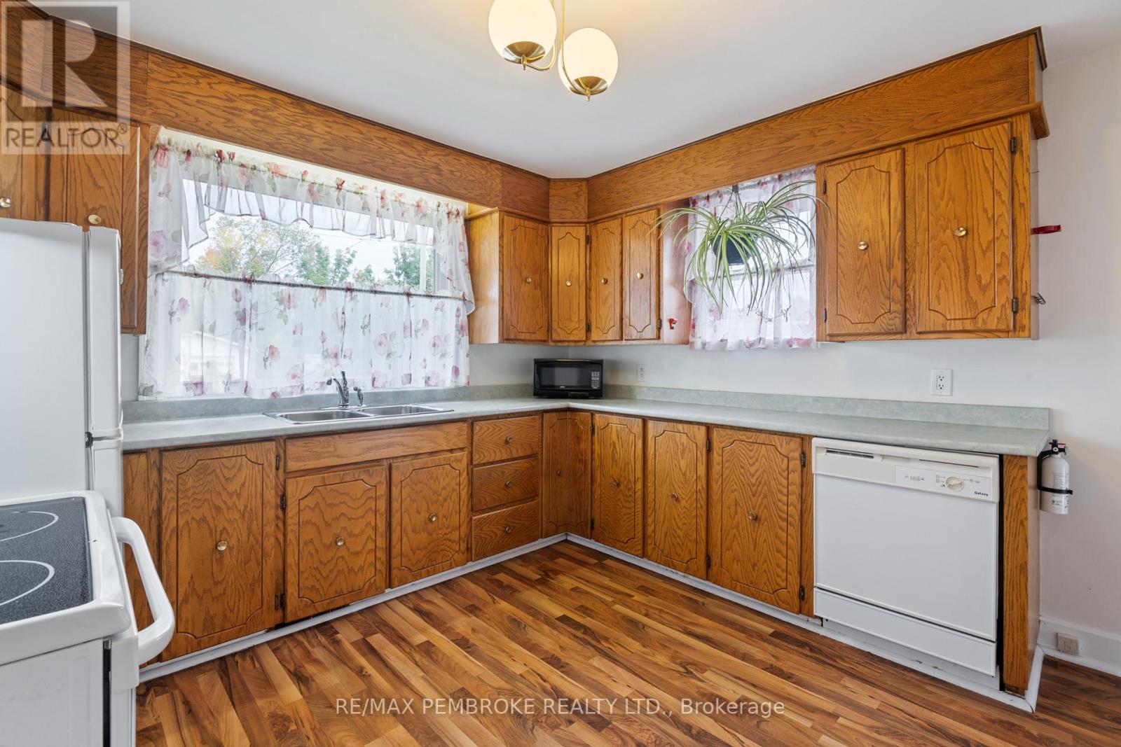 624 HAMILTON STREET W - 8