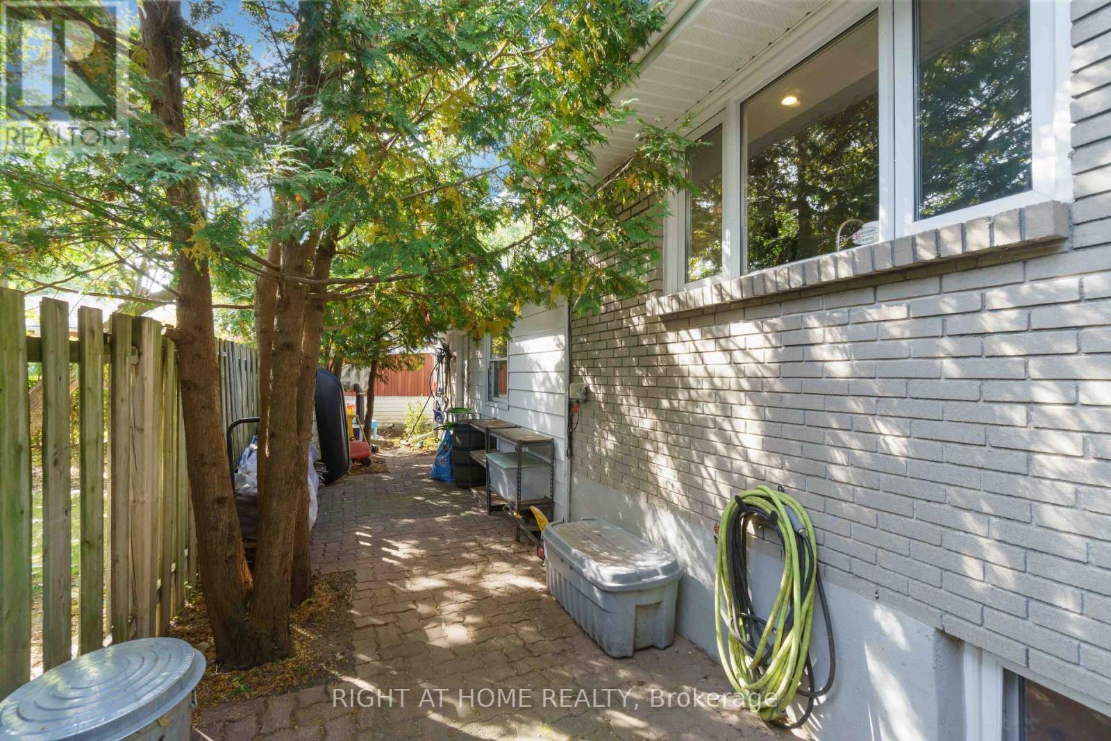 2045 SAVILLE ROW - 27