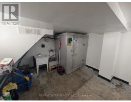 495 Bloor Street W, Toronto, ON M5S1Y2 Photo 6