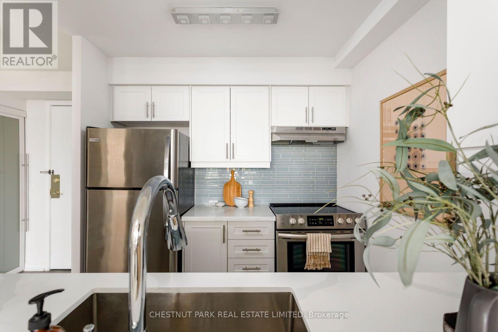 #704 650 LAWRENCE AVENUE W - 11