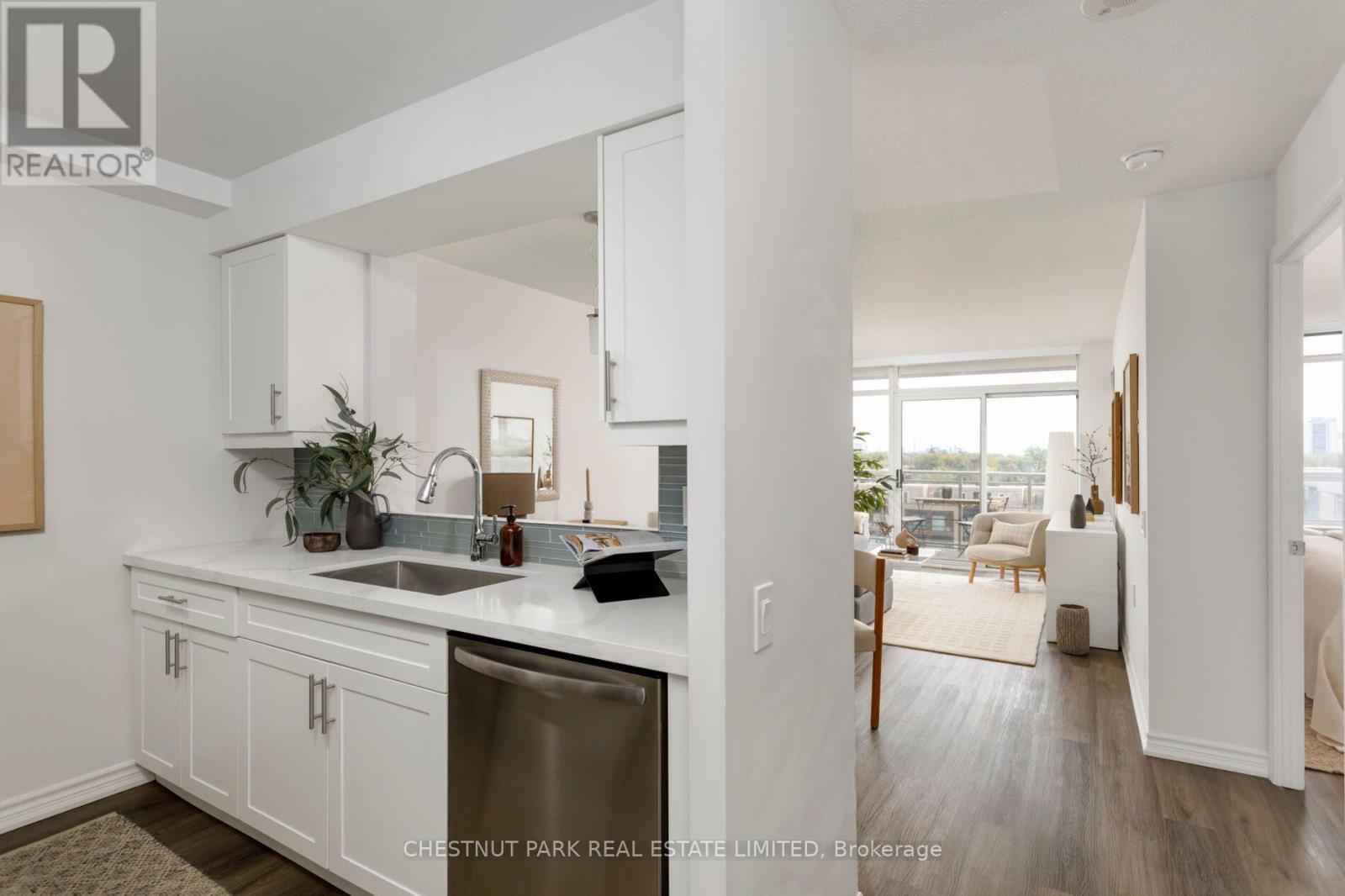 #704 650 LAWRENCE AVENUE W - 15