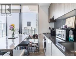 2103 - 161 Roehampton Avenue, Toronto, ON M4P0C8 Photo 10