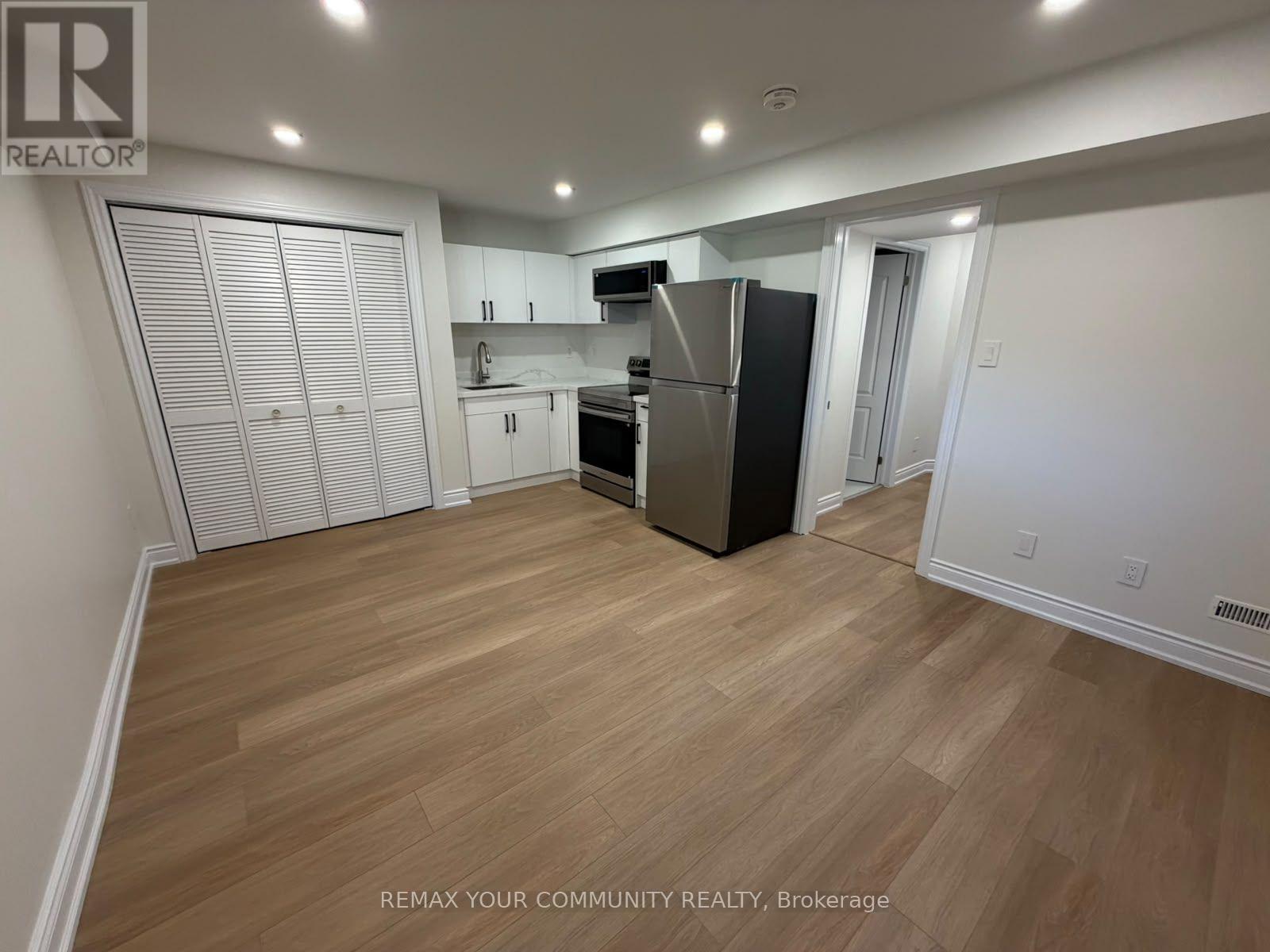 281 Ferndale Drive, Barrie photo 3