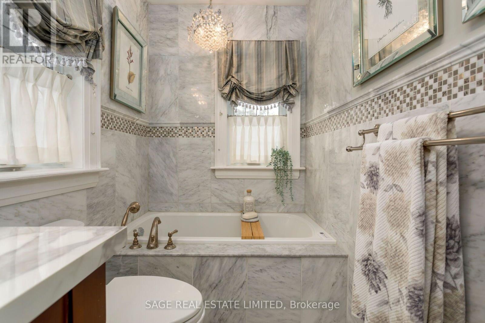 124 Brentwood Road North, Toronto, ON photo 33