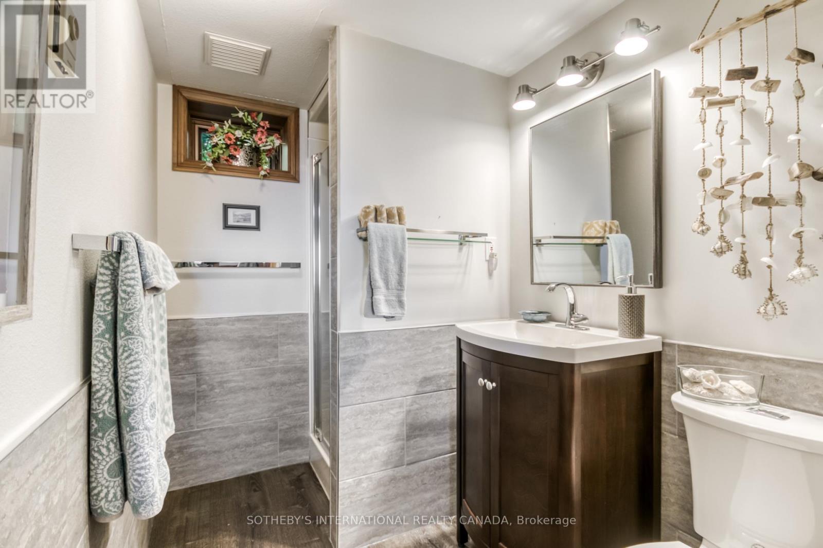 125 LAKESHORE ROAD - 25
