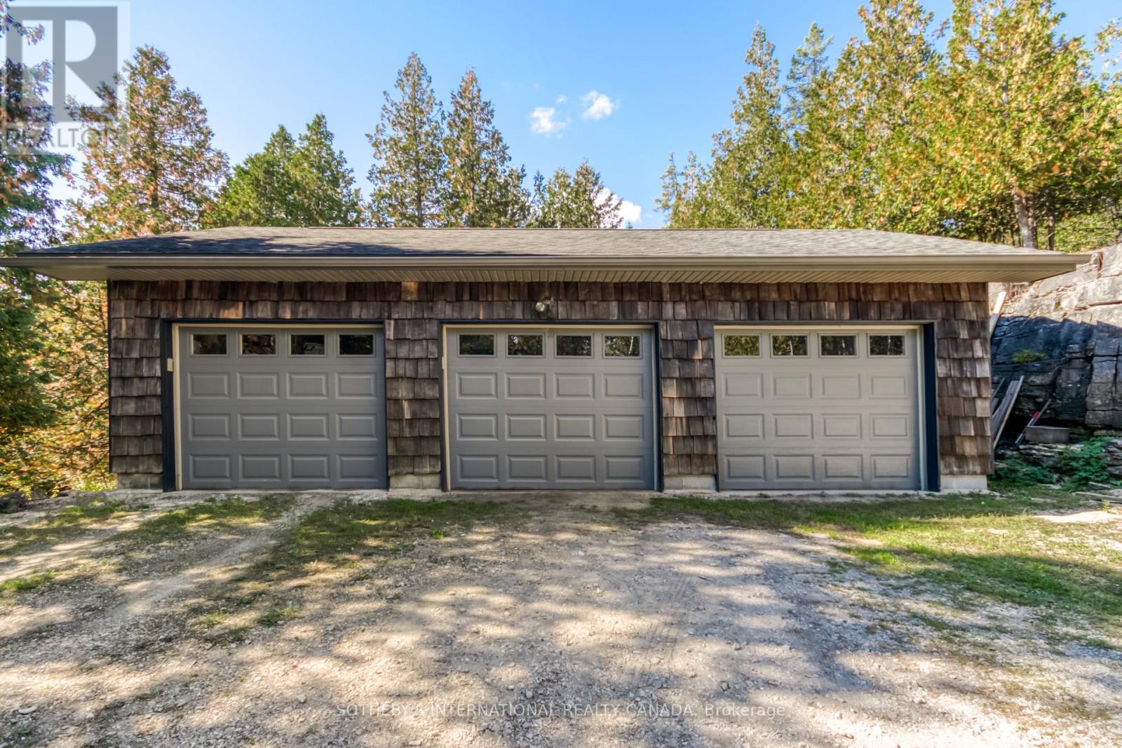 125 LAKESHORE ROAD - 43