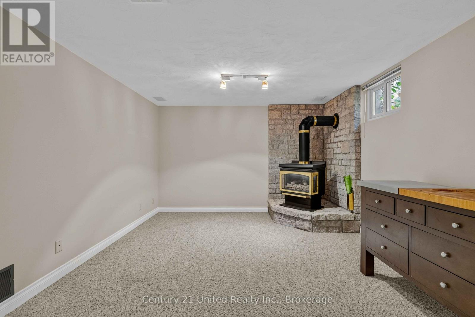 1203 Royal Drive — photo 32