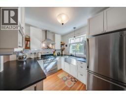 Primary Bedroom - 1760 Park Street, Rossland, BC V0G1Y0 Photo 8