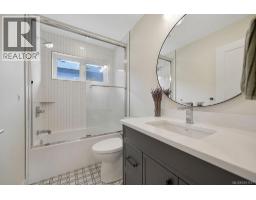 4317 Majestic Dr, Saanich, BC V8N3H1 Photo 43