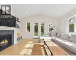 4317 Majestic Dr, Saanich, BC V8N3H1 Photo 19