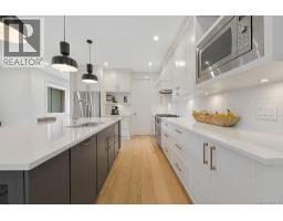 Kitchen - 4317 Majestic Dr, Saanich, BC V8N3H1 Photo 15
