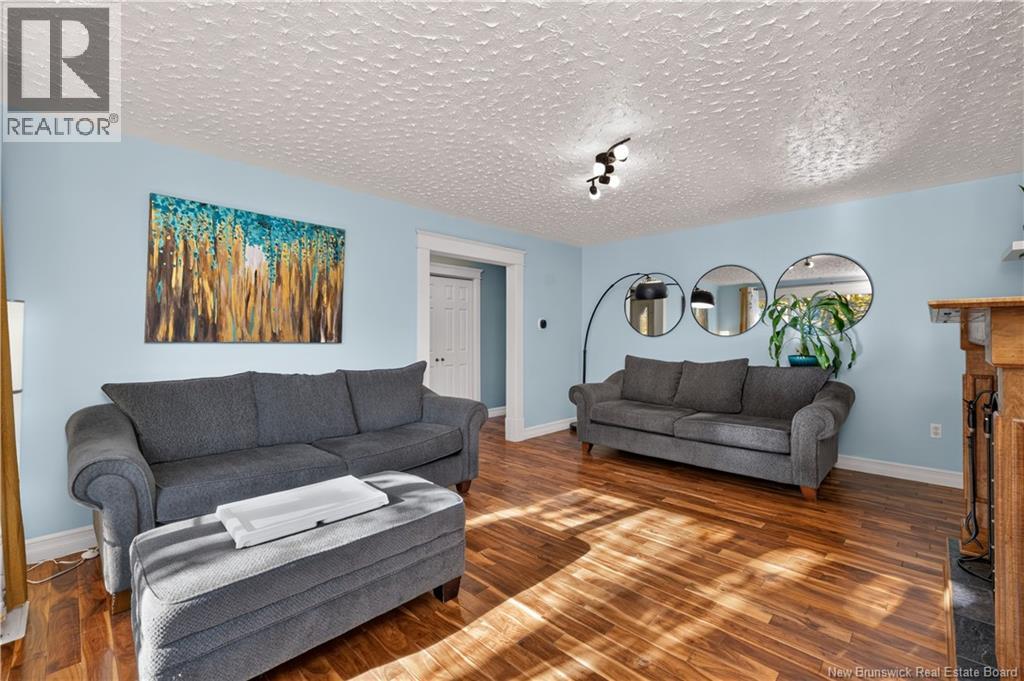 83 Renfrew - 13