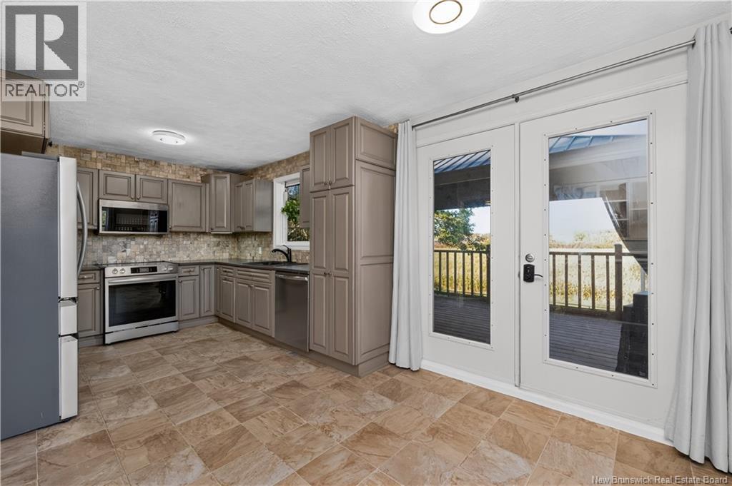 83 Renfrew - 23