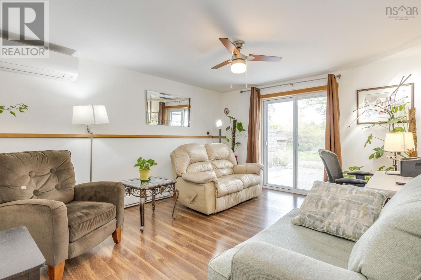 9147 201 Highway - 18