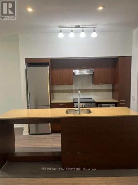 320 Tweedsmuir Avenue — photo 10