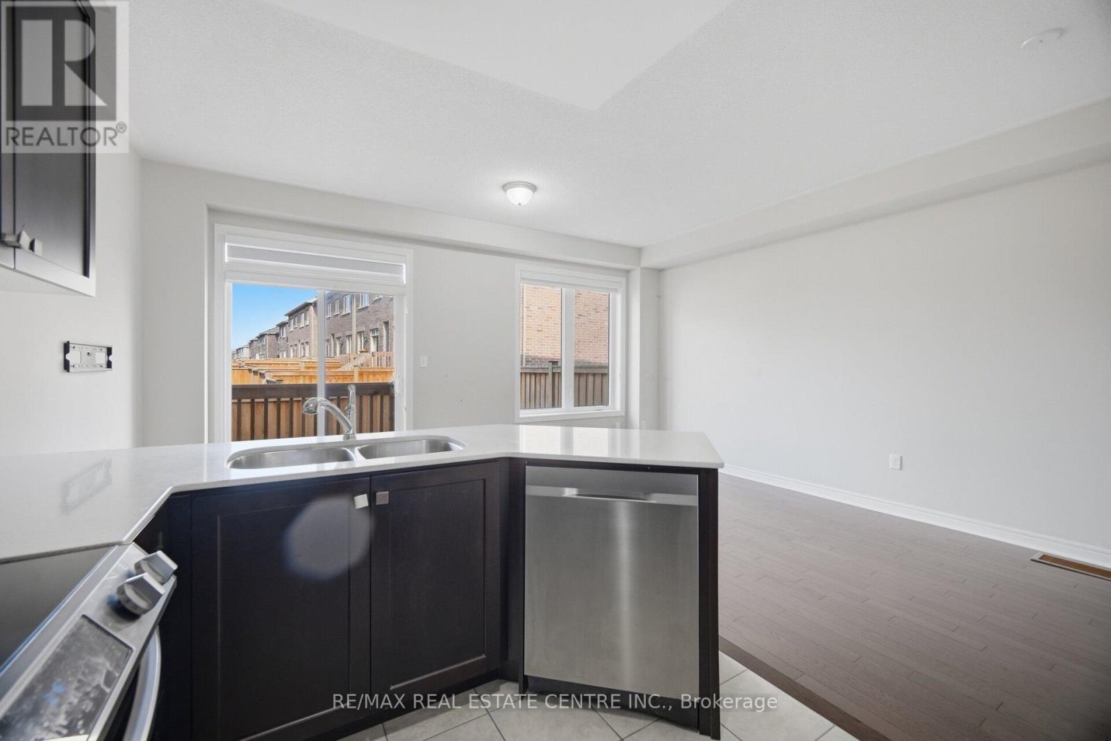 57 Benhurst Crescent — photo 11