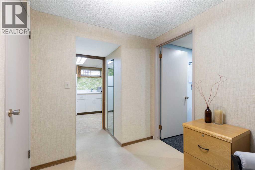 2320 58 Avenue SW - Image 37
