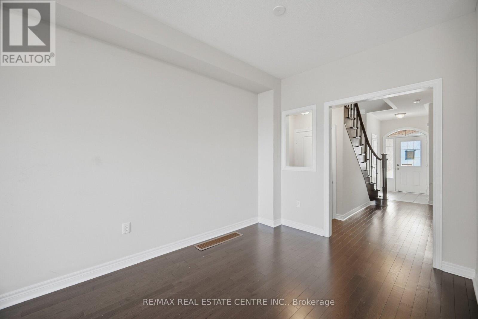 57 Benhurst Crescent — photo 8