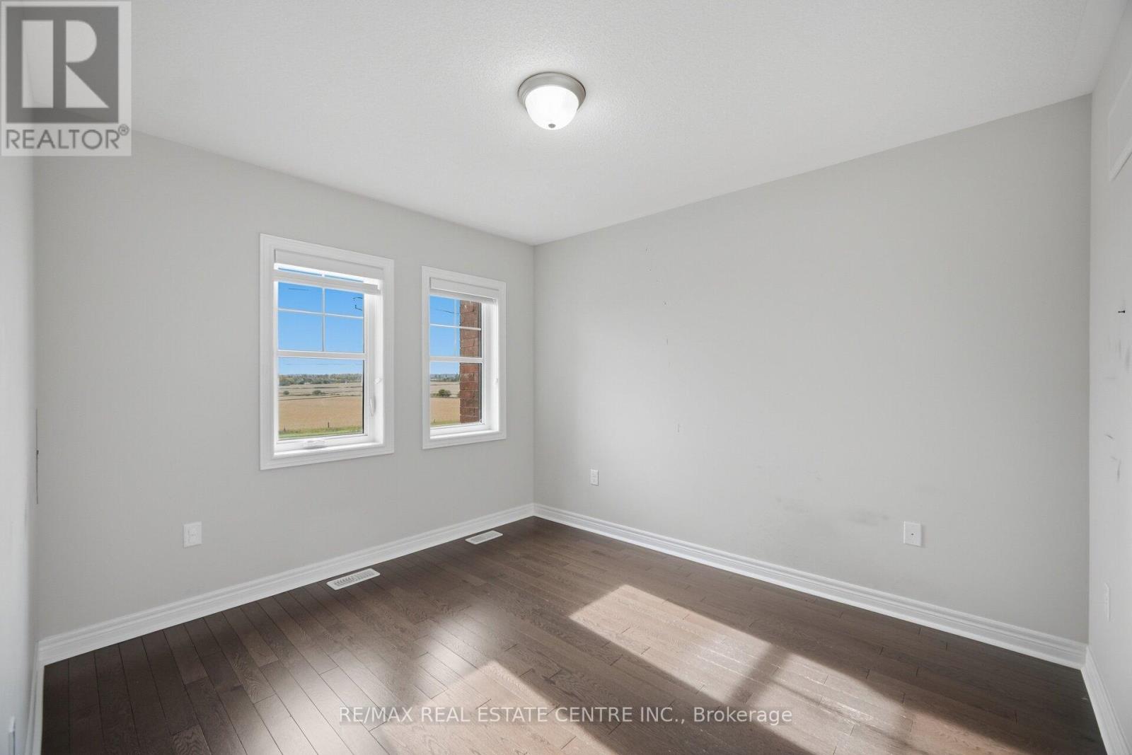 57 Benhurst Crescent — photo 26