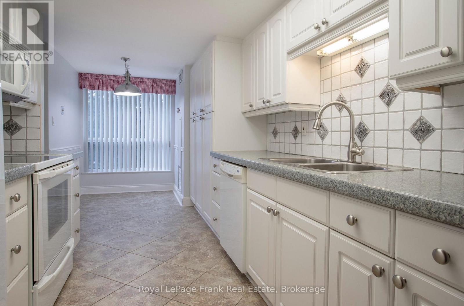 #213 712 ROSSLAND ROAD E - 14