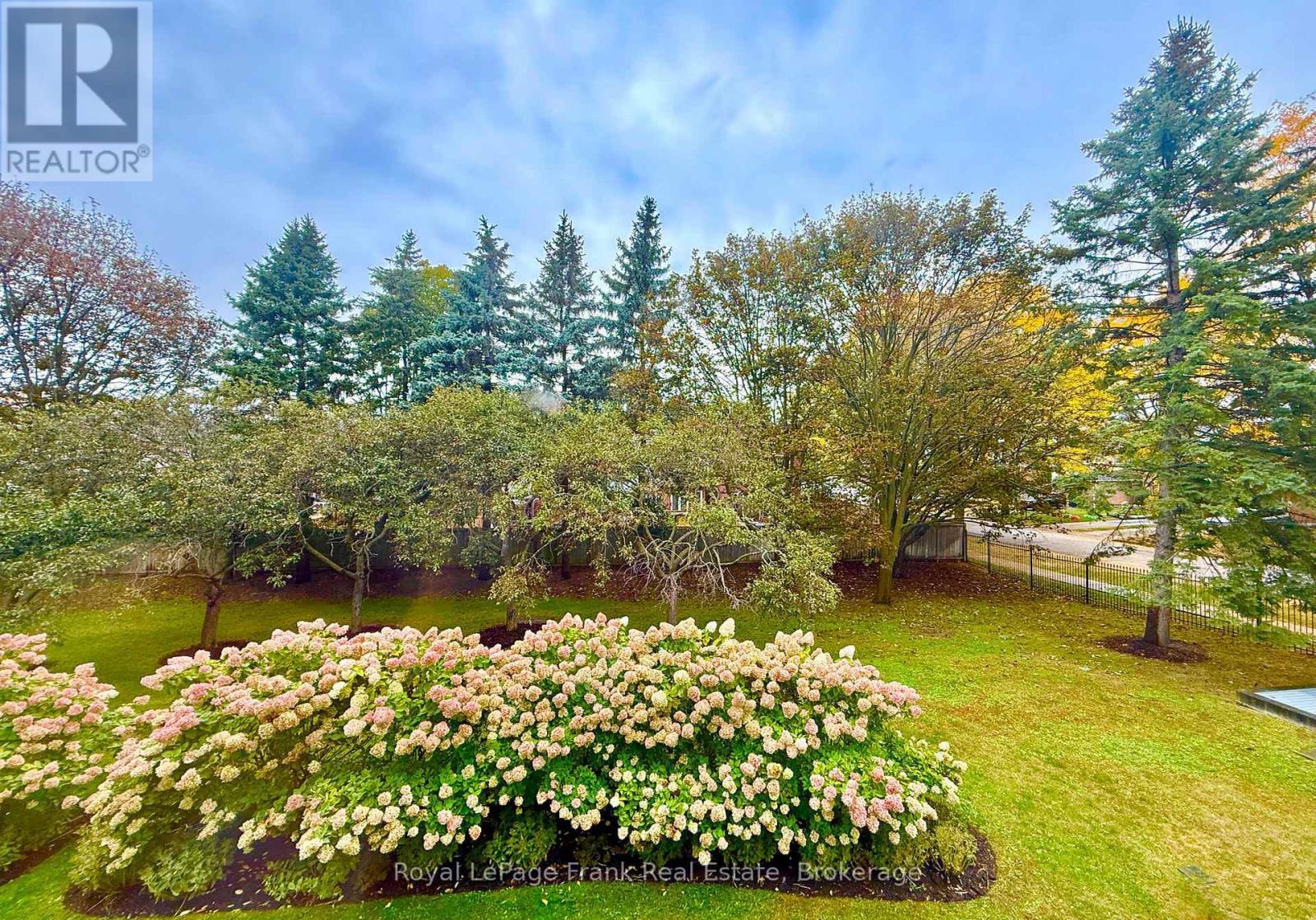 #213 712 ROSSLAND ROAD E - 29