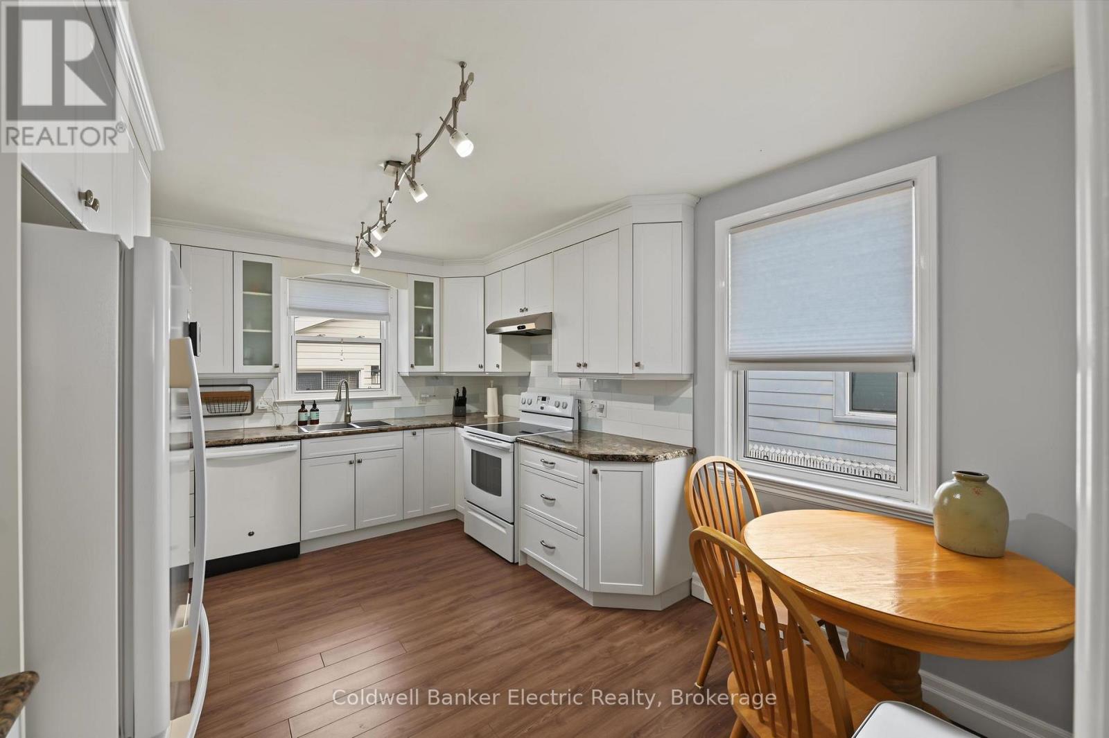 440 Howden Street — photo 4