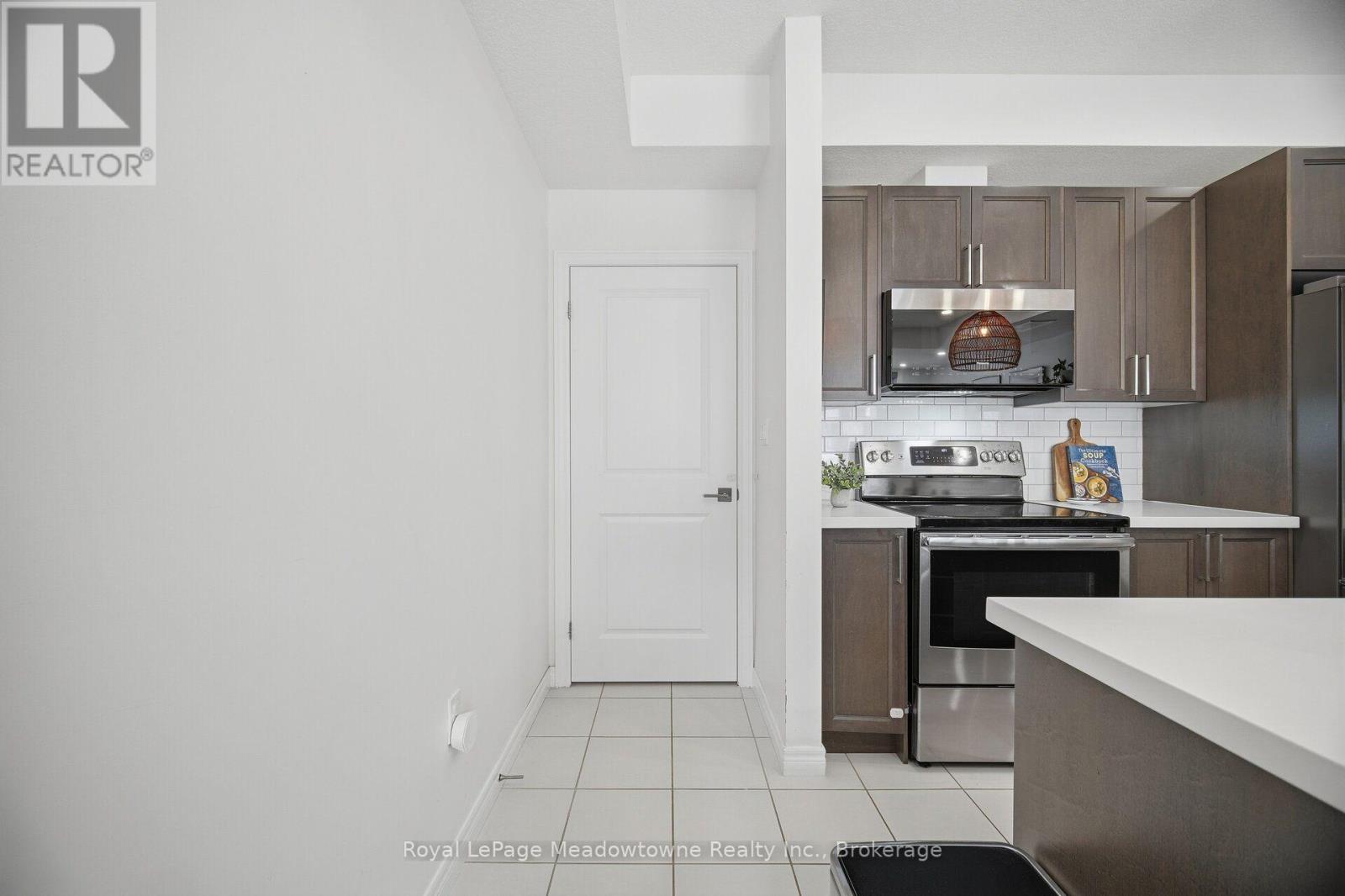 #55 445 ONTARIO STREET S - 37