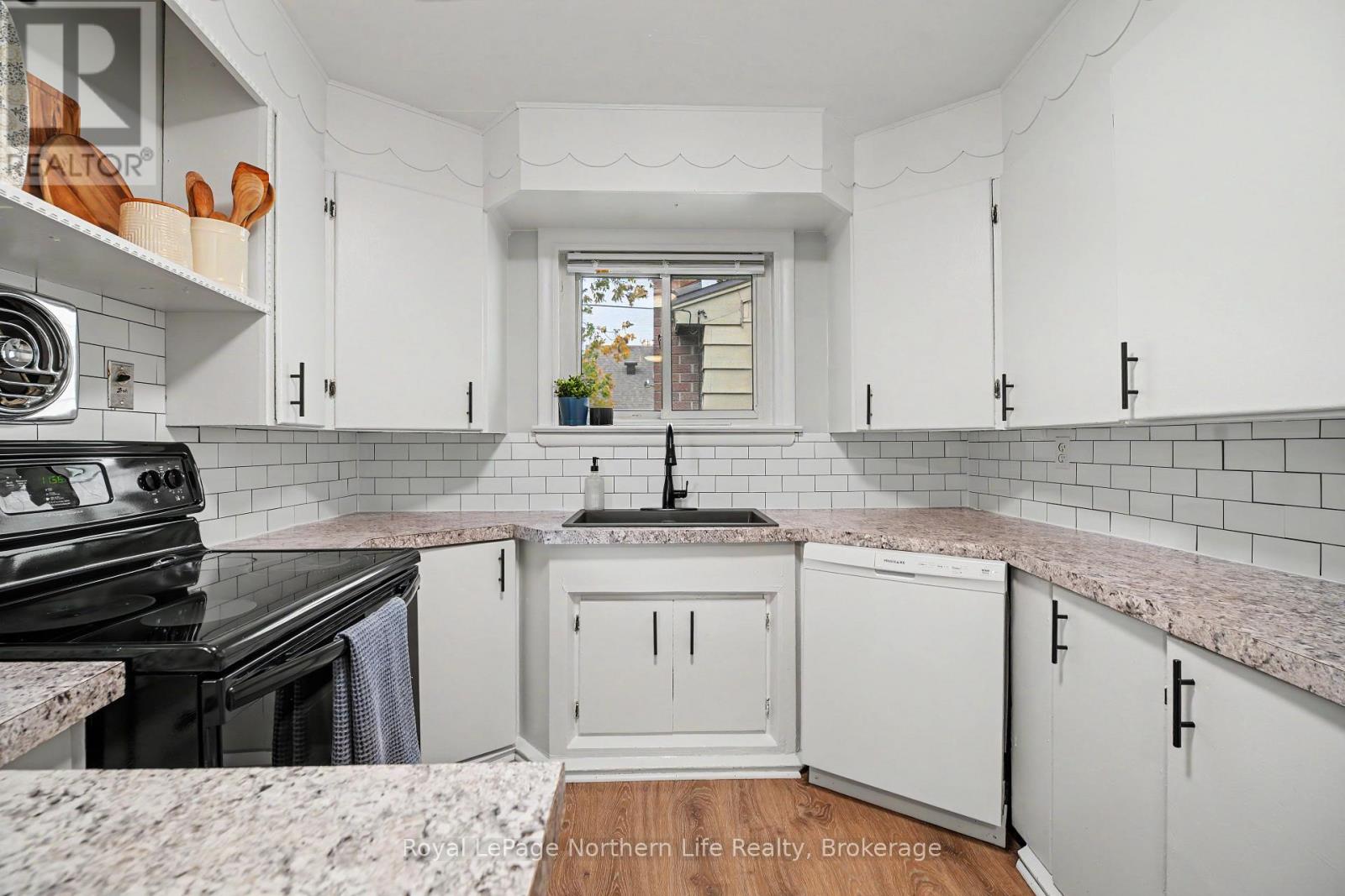 835 LORNE AVENUE - Image 11