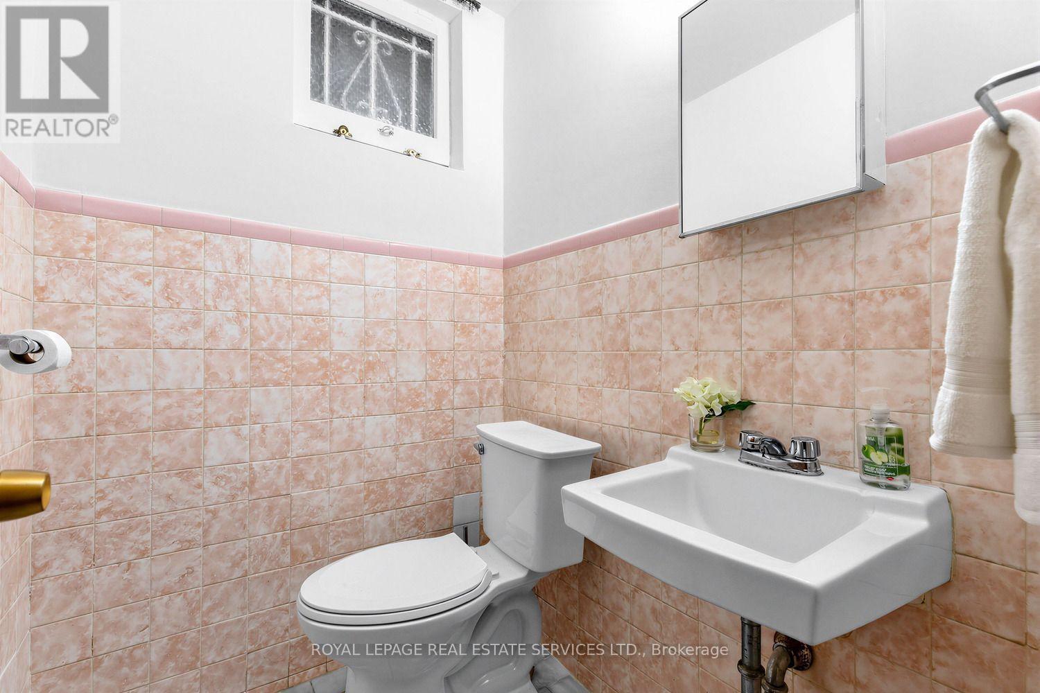 39 Albertus Avenue, Toronto, ON photo 27