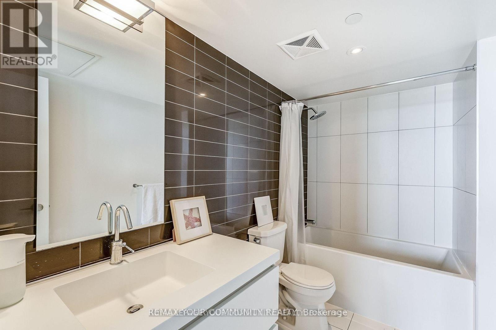#3208 85 QUEENS WHARF ROAD - 17