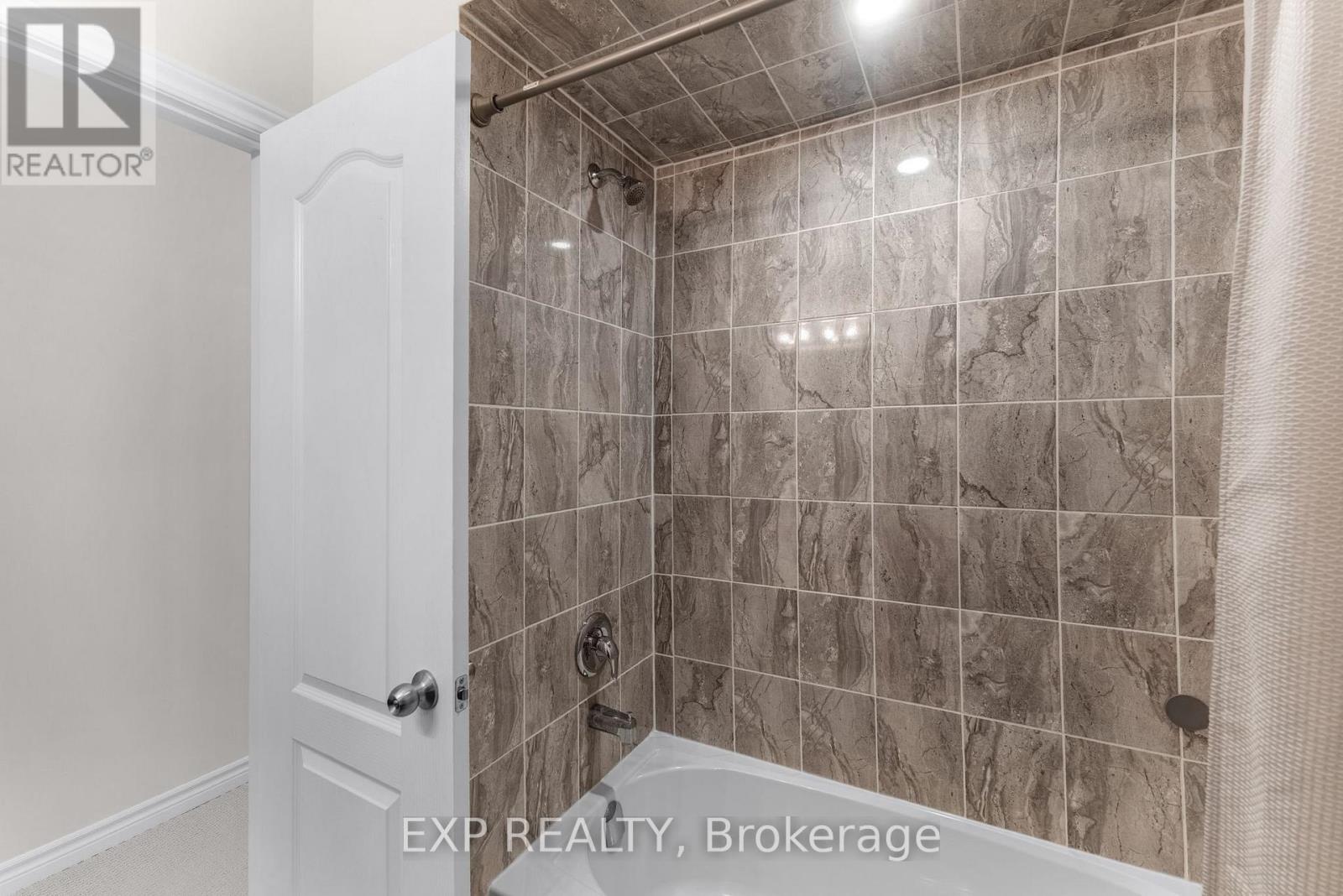 18 Hough Lane, Ajax, ON photo 35