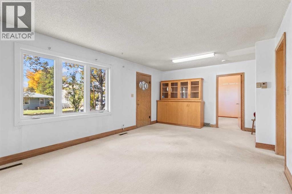 320 4 Avenue S - 6