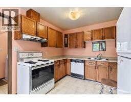 Dining nook - 946 Paconla Pl, Central Saanich, BC V8M1E1 Photo 8
