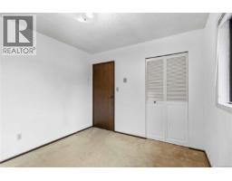946 Paconla Pl, Central Saanich, BC V8M1E1 Photo 13