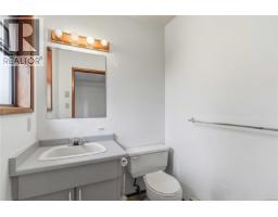 946 Paconla Pl, Central Saanich, BC V8M1E1 Photo 16