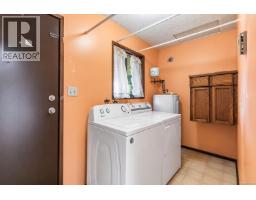Kitchen - 946 Paconla Pl, Central Saanich, BC V8M1E1 Photo 9