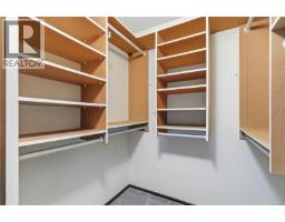 946 Paconla Pl, Central Saanich, BC V8M1E1 Photo 14
