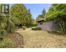 946 Paconla Pl, Central Saanich, BC V8M1E1 Photo 22