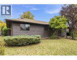 946 Paconla Pl, Central Saanich, BC V8M1E1 Photo 23