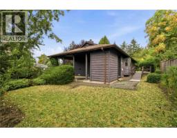 946 Paconla Pl, Central Saanich, BC V8M1E1 Photo 24