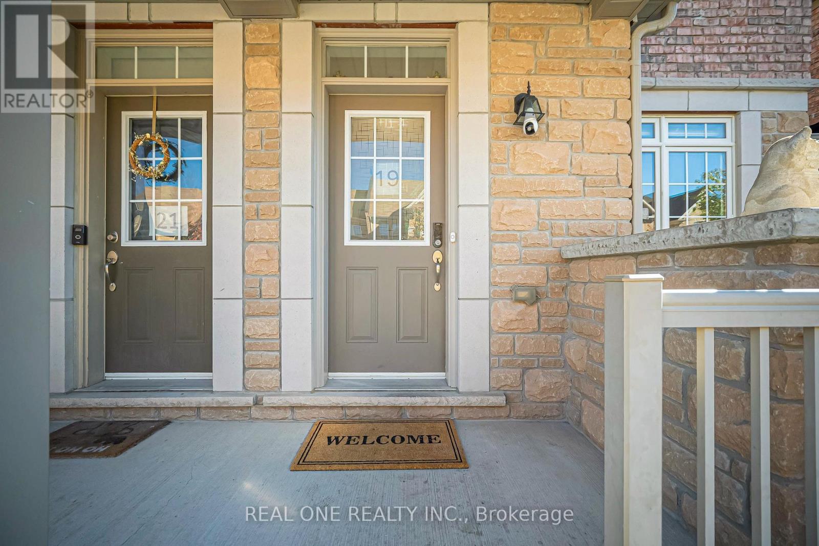 19 Begonia Street, Markham, ON photo 2