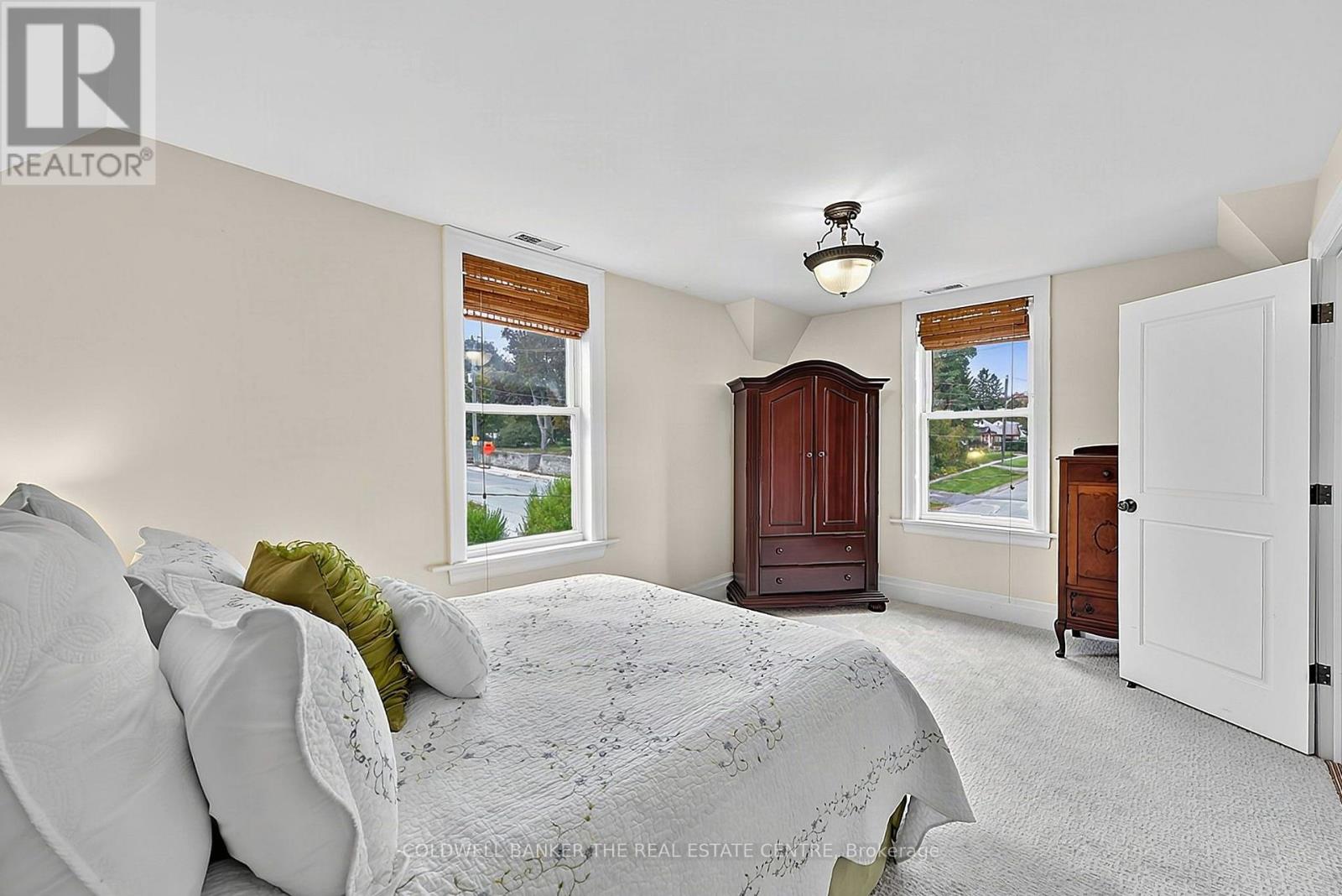 296 EAGLE STREET - 26