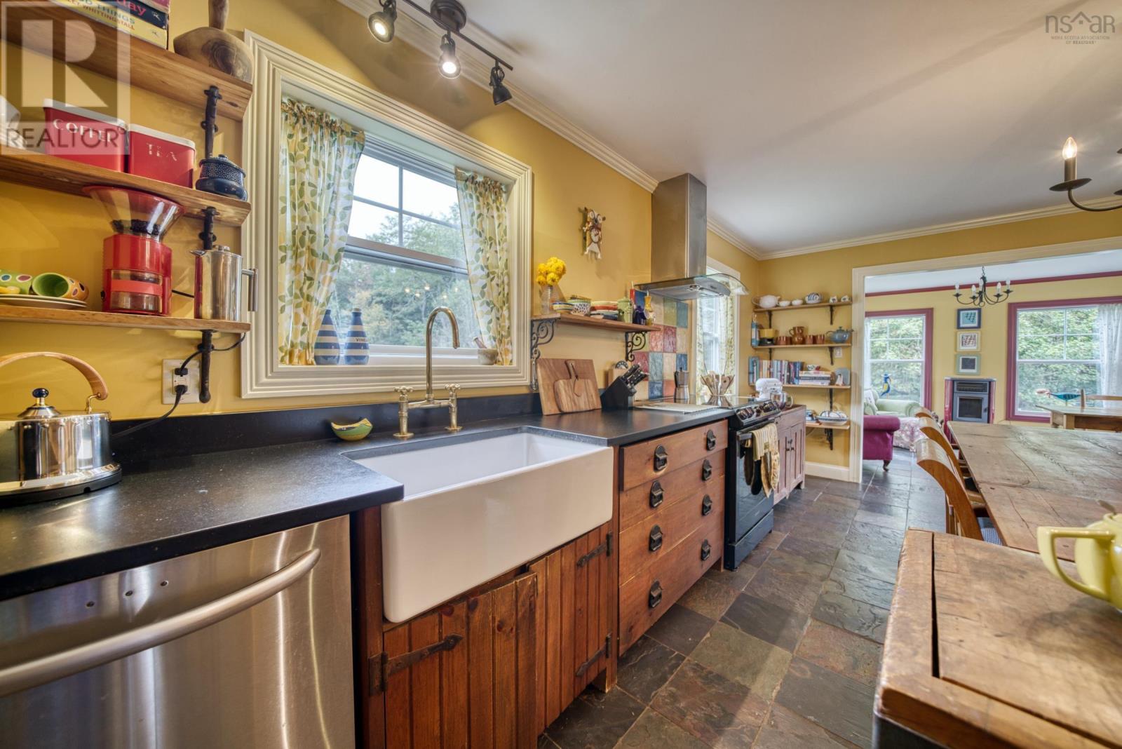 564 Kingsburg Road - 9