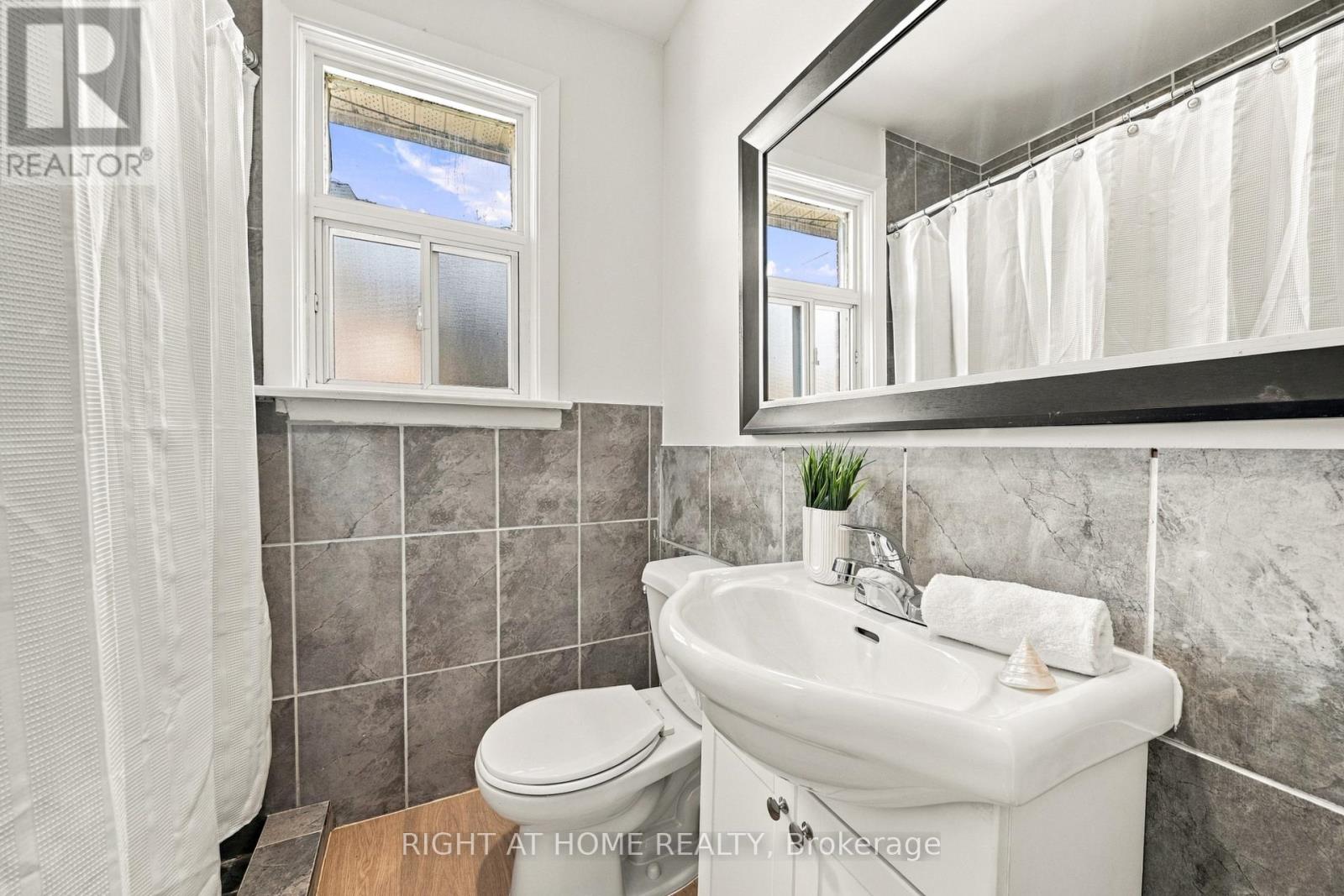 22 Katherine Road, Toronto, ON photo 13
