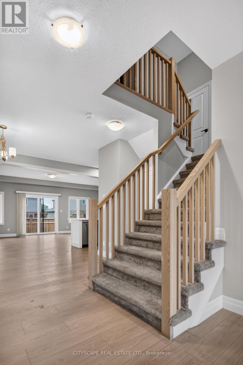 68 Davidson Drive West, Stratford, ON photo 13