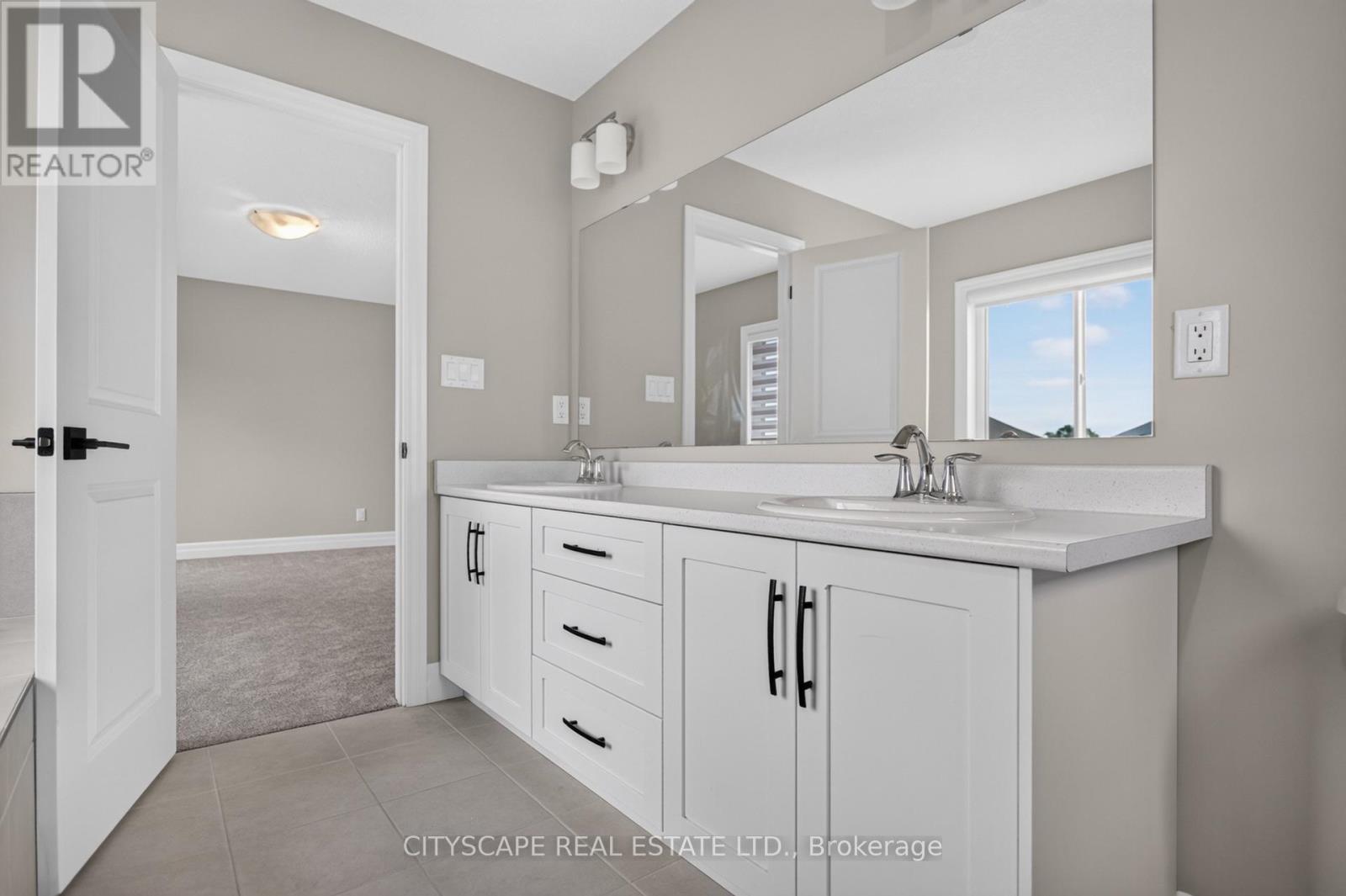 68 DAVIDSON DRIVE W - 20