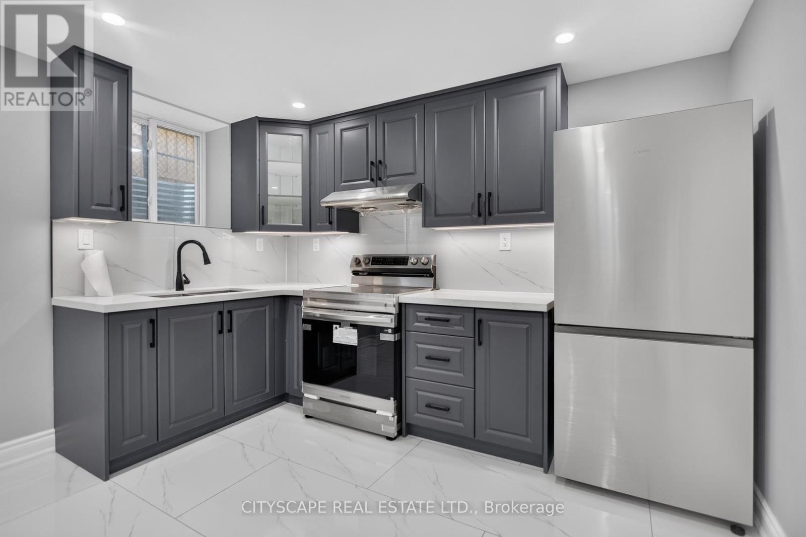 68 DAVIDSON DRIVE W - 34