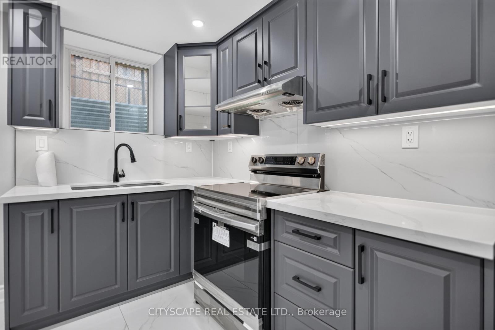 68 DAVIDSON DRIVE W - 35